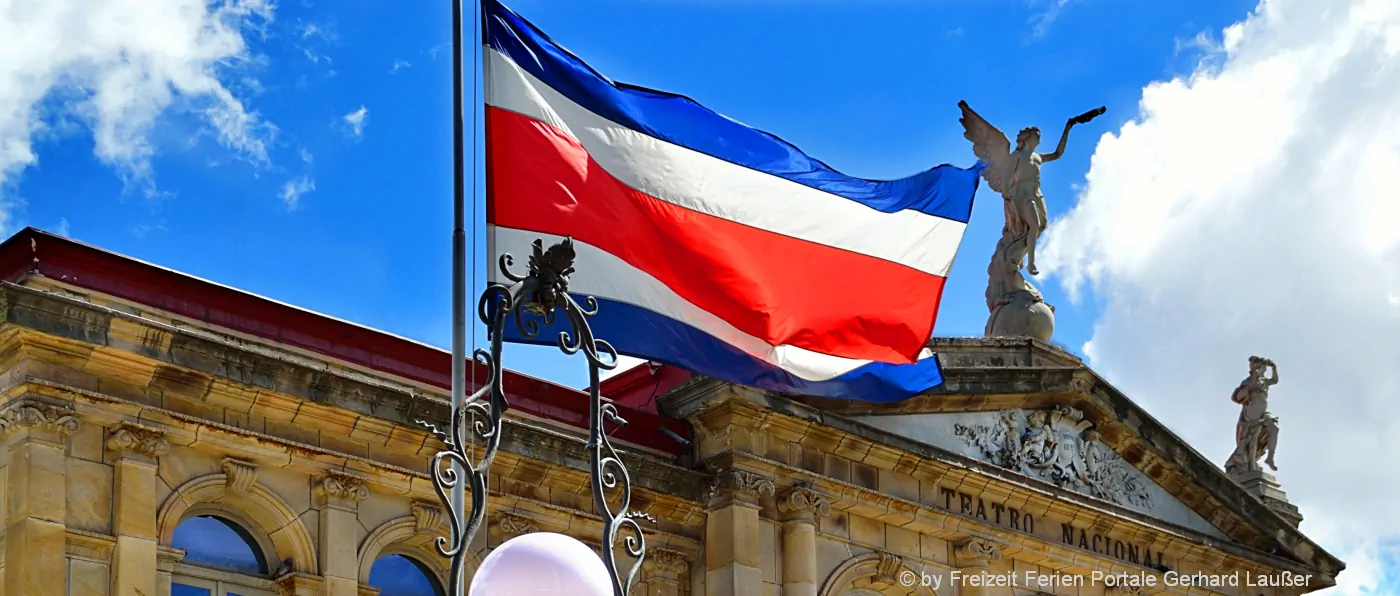 costa-rica-kulturreise-flagge-rundreise-historische-bauwerke